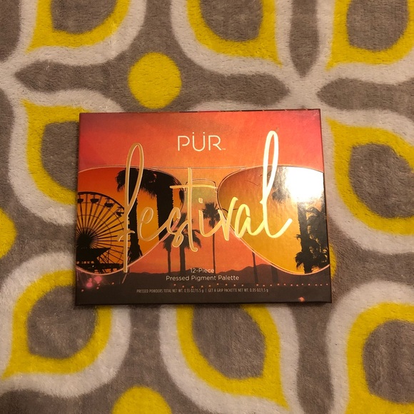 Make Up - Picture 2 of 5